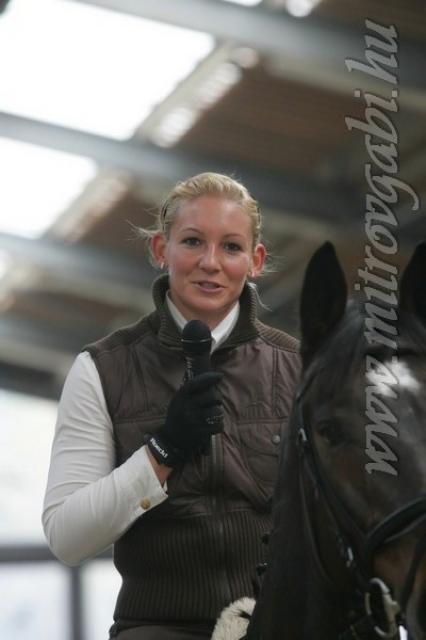 Kattintásra a következő képre ugrik!