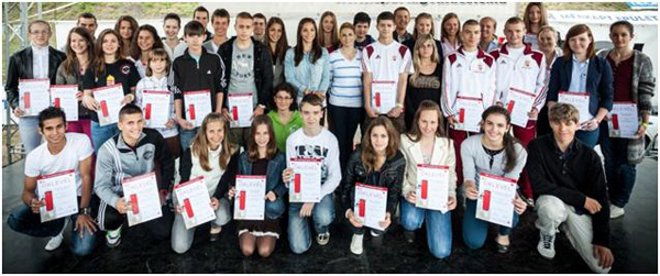 A MOL fiatal sportoló tehetségei. Ujvári Barbara az első sorban jobbról a harmadik
