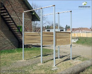 Nemr�g felt�nt az ist�ll�ja mellett egy furcsa szerkezet...