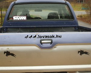 A mi autónkon volt Lovasok.hu matrica